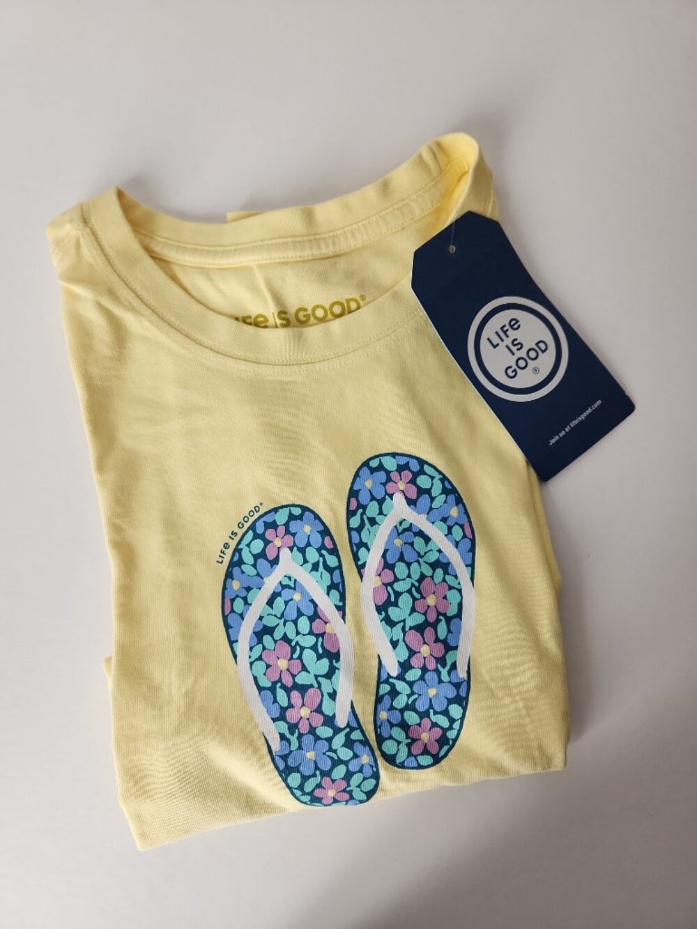 Life Is Good men's SS Shirt Crusher Tee Flower Flip Flops Sandy Yellow M NEW